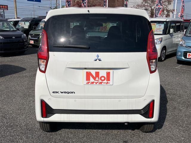 eKワゴン M Wエアバック ABS レーダーブレーキ フルセグTV アイドリングSTOP エアコン 純正ナビ パワーステアリング キーレスエントリー プライバシーガラス バックカメラ シートヒーター オートライト(5枚目)
