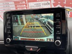 ギヤをリバースに入れると車両後方の映像を映し出し、バック時の後方視界をサポートするリヤビューカメラ！ 6