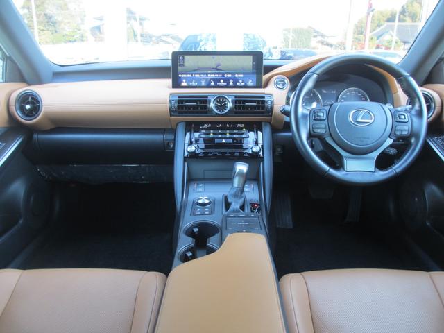 ＩＳ ＩＳ３００ｈ　バージョンＬ　１オーナー／ＭＯＤＥＬＬＩＳＴＡエアロ＆マフラー／ムーンルーフ／パノラミックビューモニター／セミアニリン本革／レクサスセーフティ＋／ＢＳＭ／ＰＫＳＢ／三眼フルＬＥＤ／前後ドラレコ／電動サンシェード（3枚目）