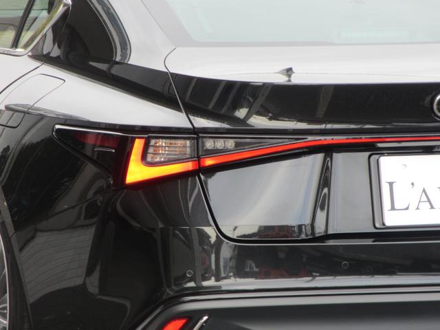 ＩＳ ＩＳ３００ｈ　バージョンＬ　１オーナー／ＭＯＤＥＬＬＩＳＴＡエアロ＆マフラー／ムーンルーフ／パノラミックビューモニター／セミアニリン本革／レクサスセーフティ＋／ＢＳＭ／ＰＫＳＢ／三眼フルＬＥＤ／前後ドラレコ／電動サンシェード（77枚目）