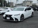 ドライバーズセダンならではの凄みのある迫力と品格を感じさせるFスポーツ専用スピンドルグリル&Fスポーツ専用サイドグリル