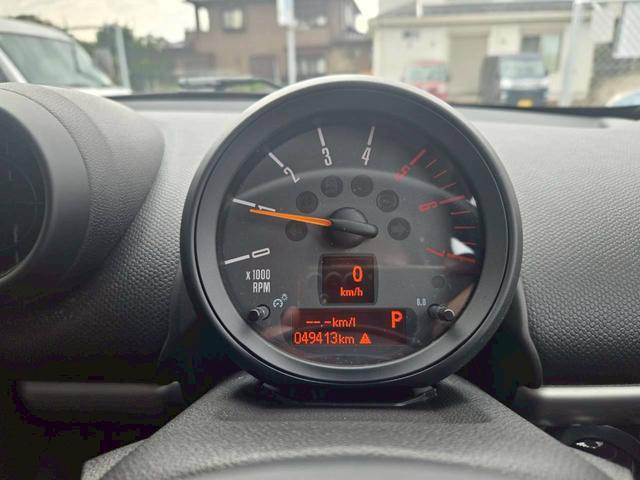 ＭＩＮＩ クーパーＤ　クロスオーバー　黒ルーフ（9枚目）