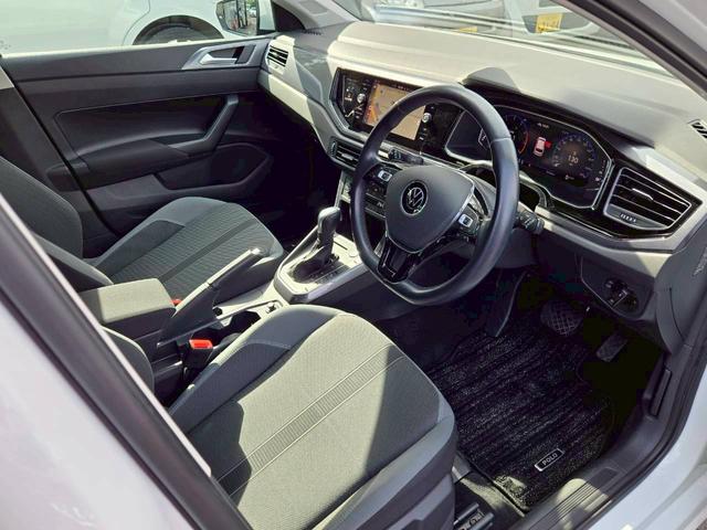 ポロ ＴＳＩハイライン　純正ＳＤナビ　スマートキー（18枚目）