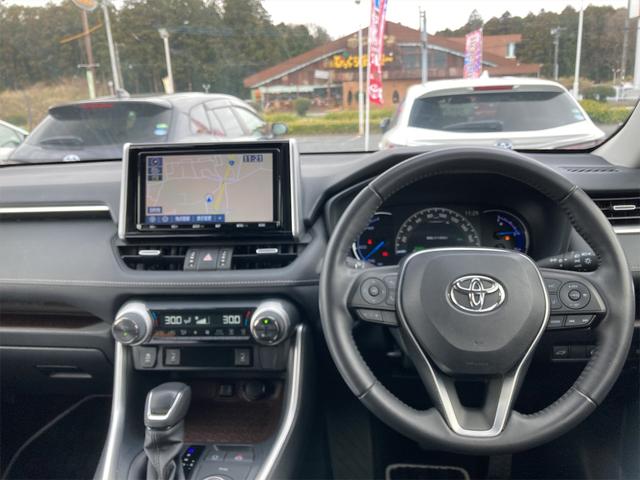 ＲＡＶ４ ハイブリッドＧ　４ＷＤ　ドライブレコーダー　ＥＴＣ　バックカメラ　クリアランスソナー　オートクルーズコントロール　レーンアシスト　パワーシート　衝突被害軽減システム　ナビ　ＴＶ　オートマチックハイビーム　オートライト（3枚目）