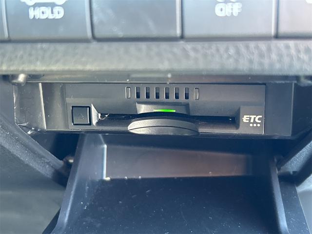 カムリ G ETC クリアランスソナー レーンアシスト オートクルーズコントロール 衝突被害軽減システム バックカメラ ナビ アルミホイール オートマチックハイビーム オートライト LEDヘッドランプ CVT(11枚目)