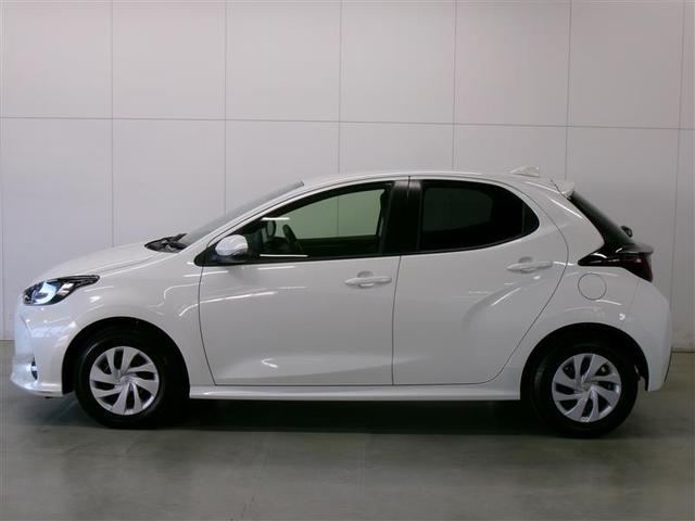 ヤリス Ｇ　バックモニタ－　誤発進抑制機能　スマートキー　横滑り防止機能　キーレス　ＥＴＣ　オートエアコン　ＡＢＳ　運転席エアバック　サイドエアバッグ　記録簿有　パワーステアリング　パワーウィンドウ（3枚目）