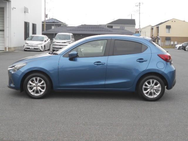 デミオ １３Ｓ　整備記録簿　アイドリングストップ　キーレススタート　ワンセグ　ＶＳＡ　盗難防止システム　マニュアルエアコン　ＡＢＳ　運転席エアバッグ　パワーウィンド　メモリーナビ　ＷＳＲＳ　ＥＴＣ　ナビＴＶ　パワステ（3枚目）