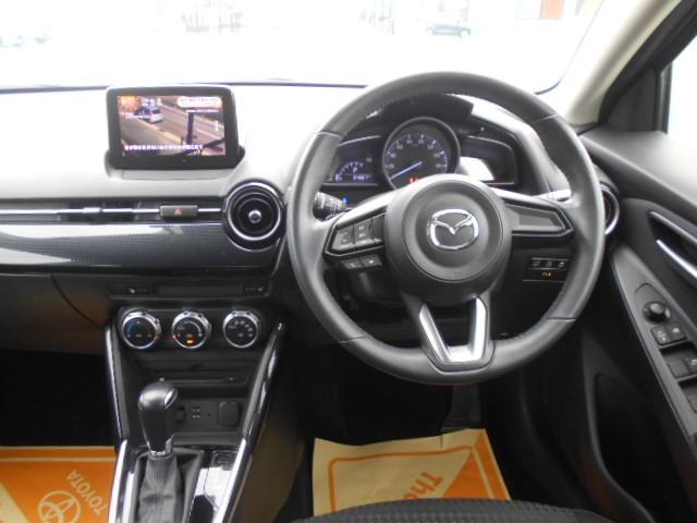 デミオ １３Ｓ　整備記録簿　アイドリングストップ　キーレススタート　ワンセグ　ＶＳＡ　盗難防止システム　マニュアルエアコン　ＡＢＳ　運転席エアバッグ　パワーウィンド　メモリーナビ　ＷＳＲＳ　ＥＴＣ　ナビＴＶ　パワステ（7枚目）