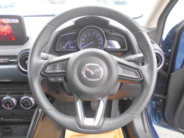 デミオ １３Ｓ　整備記録簿　アイドリングストップ　キーレススタート　ワンセグ　ＶＳＡ　盗難防止システム　マニュアルエアコン　ＡＢＳ　運転席エアバッグ　パワーウィンド　メモリーナビ　ＷＳＲＳ　ＥＴＣ　ナビＴＶ　パワステ（12枚目）