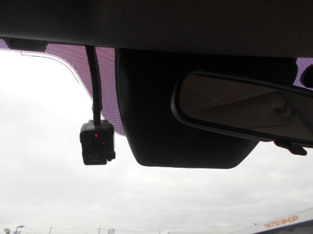 デミオ １３Ｓ　整備記録簿　アイドリングストップ　キーレススタート　ワンセグ　ＶＳＡ　盗難防止システム　マニュアルエアコン　ＡＢＳ　運転席エアバッグ　パワーウィンド　メモリーナビ　ＷＳＲＳ　ＥＴＣ　ナビＴＶ　パワステ（14枚目）