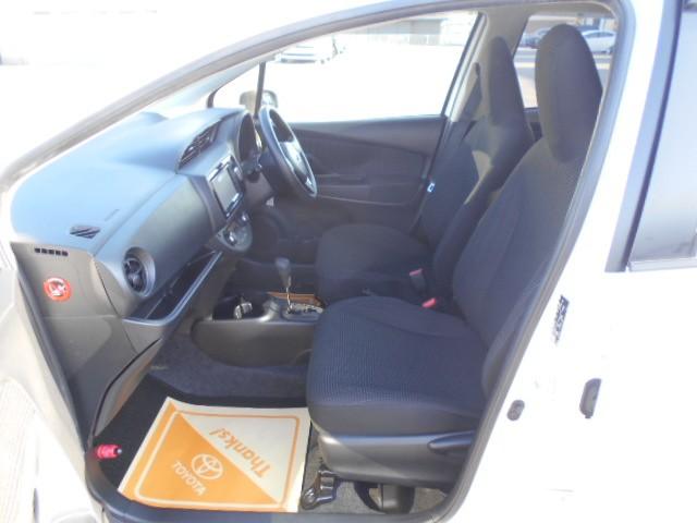 ヴィッツ ハイブリッドＦ　横滑り防止機能　盗難防止装置　　ＥＴＣ車載器　ドライブレコーダー　キーレス　記録簿　　パワーステアリング　エアコン　パワーウィンドウ　ＡＢＳ　　デュアルエアバッグ　　メモリーナビ　エアバッグ　ナビＴＶ（15枚目）