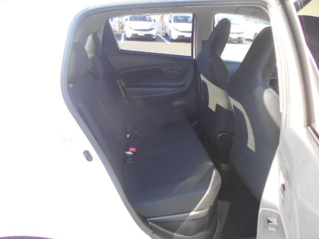 ヴィッツ ハイブリッドＦ　横滑り防止機能　盗難防止装置　　ＥＴＣ車載器　ドライブレコーダー　キーレス　記録簿　　パワーステアリング　エアコン　パワーウィンドウ　ＡＢＳ　　デュアルエアバッグ　　メモリーナビ　エアバッグ　ナビＴＶ（16枚目）