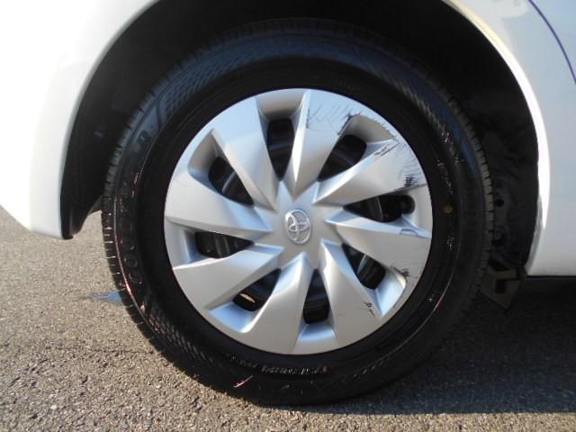 ヴィッツ ハイブリッドＦ　横滑り防止機能　盗難防止装置　　ＥＴＣ車載器　ドライブレコーダー　キーレス　記録簿　　パワーステアリング　エアコン　パワーウィンドウ　ＡＢＳ　　デュアルエアバッグ　　メモリーナビ　エアバッグ　ナビＴＶ（19枚目）