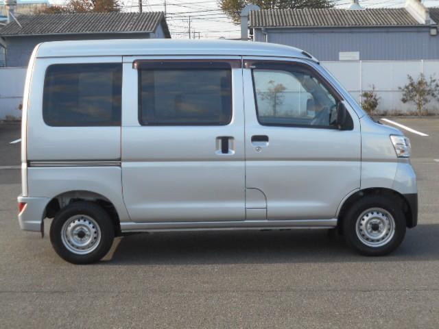 ハイゼットカーゴ ＤＸ　ＳＡＩＩＩ　ヘッドライトＬＥＤ　横滑防止装置　オートエアコン　キ－レス　デュアルエアバッグ　前席パワーウィンドウ　運転席エアバッグ　パワーステアリング　ＡＢＳ　前後誤発進抑制装置（6枚目）