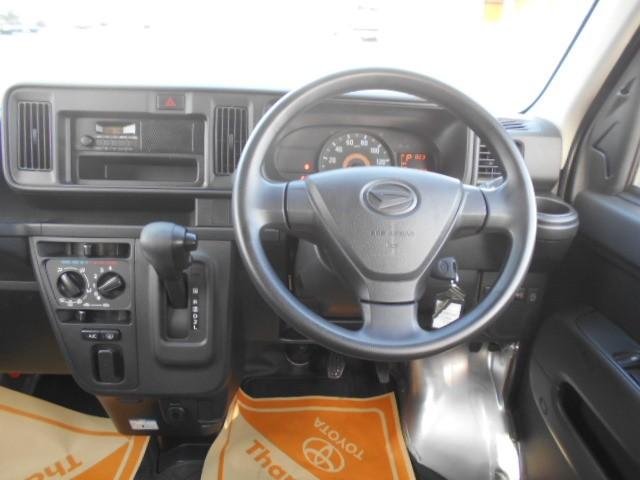 ハイゼットカーゴ ＤＸ　ＳＡＩＩＩ　ヘッドライトＬＥＤ　横滑防止装置　オートエアコン　キ－レス　デュアルエアバッグ　前席パワーウィンドウ　運転席エアバッグ　パワーステアリング　ＡＢＳ　前後誤発進抑制装置（7枚目）