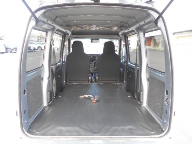 ハイゼットカーゴ ＤＸ　ＳＡＩＩＩ　ヘッドライトＬＥＤ　横滑防止装置　オートエアコン　キ－レス　デュアルエアバッグ　前席パワーウィンドウ　運転席エアバッグ　パワーステアリング　ＡＢＳ　前後誤発進抑制装置（18枚目）