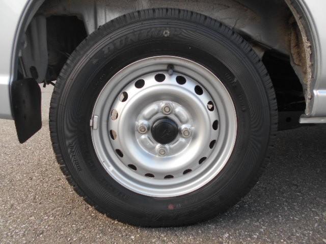 ハイゼットカーゴ ＤＸ　ＳＡＩＩＩ　ヘッドライトＬＥＤ　横滑防止装置　オートエアコン　キ－レス　デュアルエアバッグ　前席パワーウィンドウ　運転席エアバッグ　パワーステアリング　ＡＢＳ　前後誤発進抑制装置（19枚目）