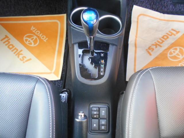 アクア Ｇソフトレザーセレクション　スマートキー＆プッシュスタート　バックモニター　ＥＴＣ車載器　横滑り防止　クルーズコントロール　イモビ　ナビ＆ＴＶ　ワンセグ　キーレス　ドライブレコーダー　メモリナビ　オートエアコン　ＡＢＳ　記録簿（11枚目）