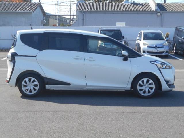 シエンタ ハイブリッドＧ　ブレーキサポート　Ｂカメラ　地デジ　ＤＶＤ　キーフリー　スマキー　横滑り防止システム　メモリナビ　ナビＴＶ　ＥＴＣ　イモビライザー　運転席エアバック　フルオートエアコン　デュアルエアバッグ　ＰＷ　ＰＳ（6枚目）