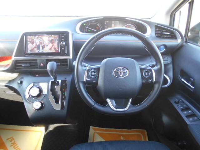 シエンタ ハイブリッドＧ　ブレーキサポート　Ｂカメラ　地デジ　ＤＶＤ　キーフリー　スマキー　横滑り防止システム　メモリナビ　ナビＴＶ　ＥＴＣ　イモビライザー　運転席エアバック　フルオートエアコン　デュアルエアバッグ　ＰＷ　ＰＳ（7枚目）