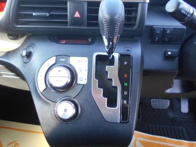 シエンタ ハイブリッドＧ　ブレーキサポート　Ｂカメラ　地デジ　ＤＶＤ　キーフリー　スマキー　横滑り防止システム　メモリナビ　ナビＴＶ　ＥＴＣ　イモビライザー　運転席エアバック　フルオートエアコン　デュアルエアバッグ　ＰＷ　ＰＳ（10枚目）