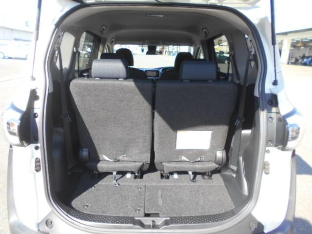 シエンタ ハイブリッドＧ　ブレーキサポート　Ｂカメラ　地デジ　ＤＶＤ　キーフリー　スマキー　横滑り防止システム　メモリナビ　ナビＴＶ　ＥＴＣ　イモビライザー　運転席エアバック　フルオートエアコン　デュアルエアバッグ　ＰＷ　ＰＳ（18枚目）