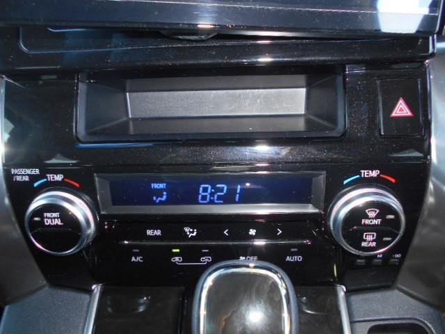 アルファード ２．５Ｓ　片側パワスラ　Ｗエアコン　フルオートエアコン　盗難防止システム　横滑り防止　ＡＷ　パワーステアリング　ＬＥＤランプ　キーレスエントリー　エアバック　ＷエアＢ　ＥＴＣ　ＡＢＳ　３列シート　スマートキー（9枚目）