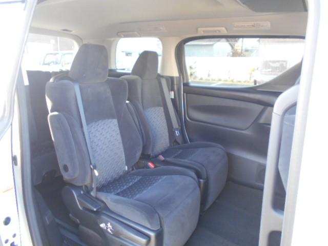 アルファード ２．５Ｓ　片側パワスラ　Ｗエアコン　フルオートエアコン　盗難防止システム　横滑り防止　ＡＷ　パワーステアリング　ＬＥＤランプ　キーレスエントリー　エアバック　ＷエアＢ　ＥＴＣ　ＡＢＳ　３列シート　スマートキー（16枚目）