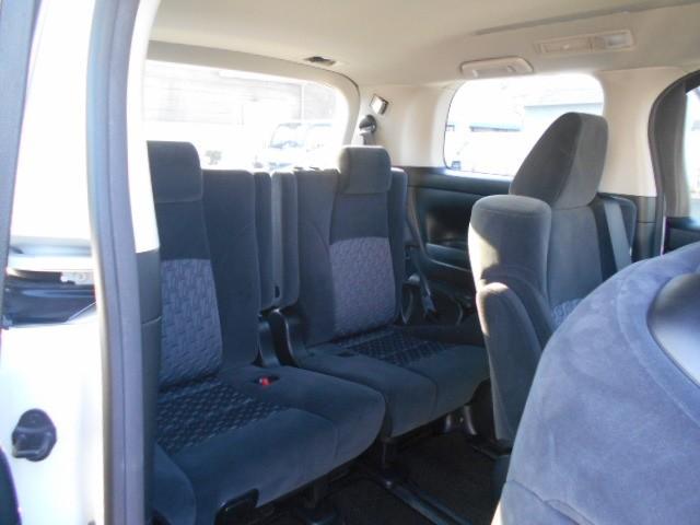 アルファード ２．５Ｓ　片側パワスラ　Ｗエアコン　フルオートエアコン　盗難防止システム　横滑り防止　ＡＷ　パワーステアリング　ＬＥＤランプ　キーレスエントリー　エアバック　ＷエアＢ　ＥＴＣ　ＡＢＳ　３列シート　スマートキー（17枚目）