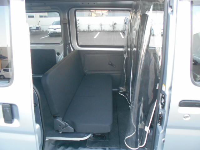 ハイゼットカーゴ ＤＸ　ＳＡＩＩＩ　横滑防止装置　マニュアルエアコン　キ－レス　デュアルエアバッグ　前席パワーウィンドウ　運転席エアバッグ　パワーステアリング　ＡＢＳ　前後誤発進抑制装置（15枚目）