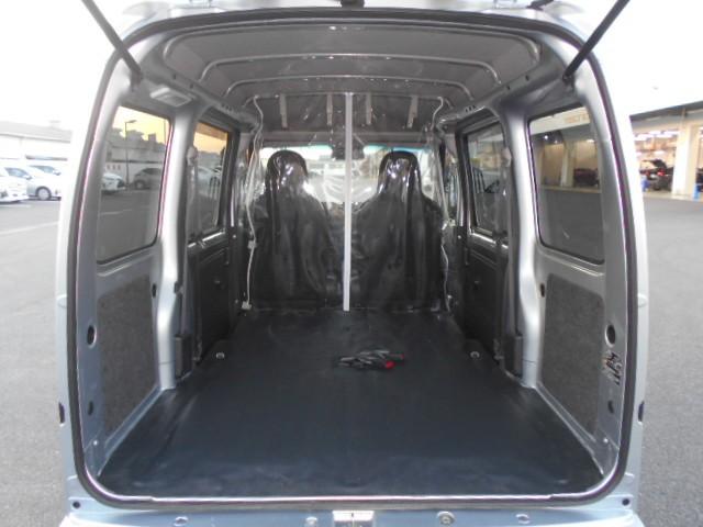 ハイゼットカーゴ ＤＸ　ＳＡＩＩＩ　横滑防止装置　マニュアルエアコン　キ－レス　デュアルエアバッグ　前席パワーウィンドウ　運転席エアバッグ　パワーステアリング　ＡＢＳ　前後誤発進抑制装置（18枚目）