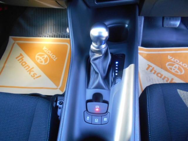 C-HR S LEDパッケージ スマートキー&プッシュスタート 定期点検記録簿 地デジ LEDヘッド オ-トエアコン WSRS キーレスエントリー ナビTV 横滑り防止 クルーズコントロール イモビライザー アルミホイール DVD(11枚目)