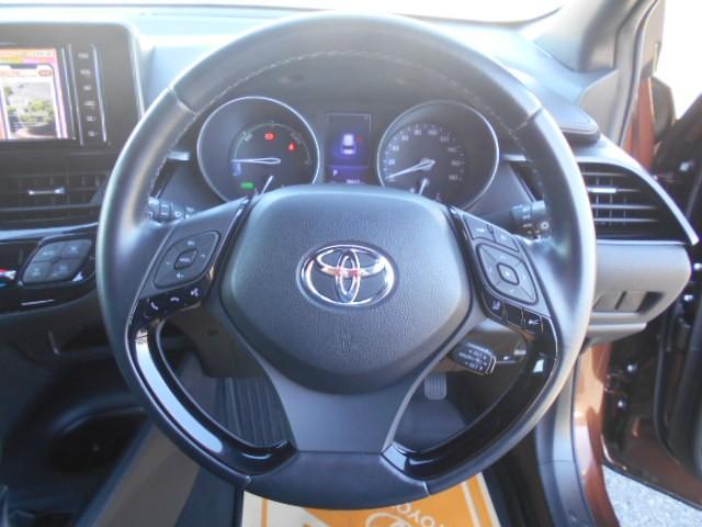 C-HR S LEDパッケージ スマートキー&プッシュスタート 定期点検記録簿 地デジ LEDヘッド オ-トエアコン WSRS キーレスエントリー ナビTV 横滑り防止 クルーズコントロール イモビライザー アルミホイール DVD(12枚目)