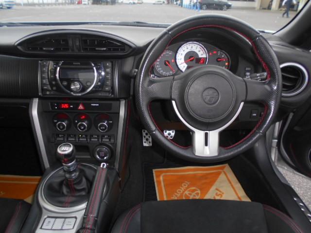 ８６ ＧＴリミテッド　スマキ－　イモビライザー　ＥＴＣ付き　キーレスアクセス　横滑り防止機能　Ｗエアバック　オートエアコン　アルミホイール　ＡＢＳ　エアバック　パワーウィンドウ　パワーステアリング　ドライブレコーダー（7枚目）