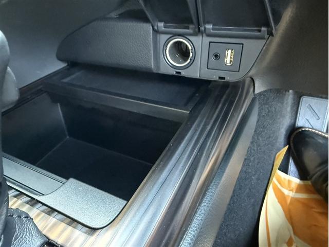 カムリ Ｇ　ＥＳＣ　リヤカメラ　パワーウィンドウ　１オーナー車　オ－トエアコン　パワステ　地デジ　エアバッグ　ＬＥＤヘットライト　ＡＢＳ　スマートキープッシュスタート　ＥＴＣ車載器　ドラレコ付き　ＴＶナビ　アルミ（13枚目）