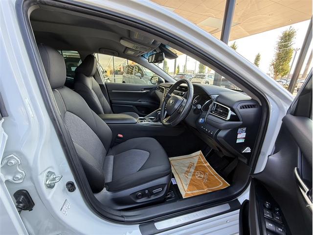 カムリ Ｇ　ＥＳＣ　リヤカメラ　パワーウィンドウ　１オーナー車　オ－トエアコン　パワステ　地デジ　エアバッグ　ＬＥＤヘットライト　ＡＢＳ　スマートキープッシュスタート　ＥＴＣ車載器　ドラレコ付き　ＴＶナビ　アルミ（21枚目）