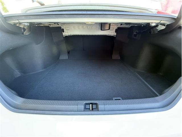 カムリ Ｇ　ＥＳＣ　リヤカメラ　パワーウィンドウ　１オーナー車　オ－トエアコン　パワステ　地デジ　エアバッグ　ＬＥＤヘットライト　ＡＢＳ　スマートキープッシュスタート　ＥＴＣ車載器　ドラレコ付き　ＴＶナビ　アルミ（25枚目）