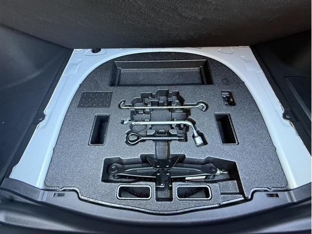 カムリ Ｇ　ＥＳＣ　リヤカメラ　パワーウィンドウ　１オーナー車　オ－トエアコン　パワステ　地デジ　エアバッグ　ＬＥＤヘットライト　ＡＢＳ　スマートキープッシュスタート　ＥＴＣ車載器　ドラレコ付き　ＴＶナビ　アルミ（28枚目）