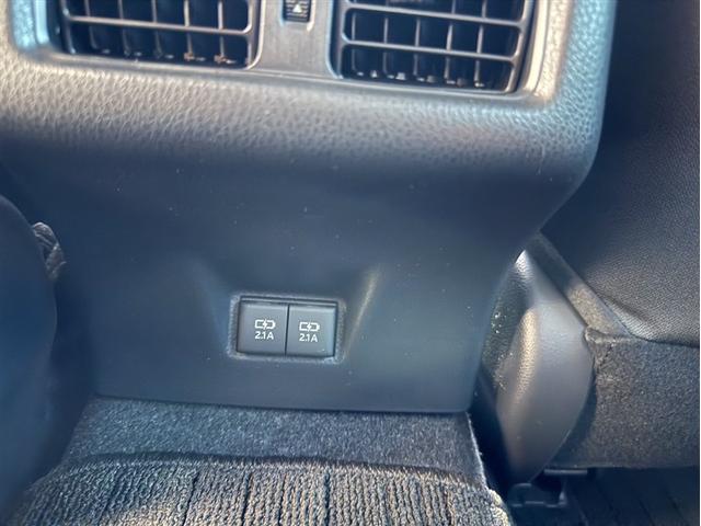 カムリ Ｇ　ＥＳＣ　リヤカメラ　パワーウィンドウ　１オーナー車　オ－トエアコン　パワステ　地デジ　エアバッグ　ＬＥＤヘットライト　ＡＢＳ　スマートキープッシュスタート　ＥＴＣ車載器　ドラレコ付き　ＴＶナビ　アルミ（30枚目）