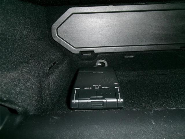 ＩＳ ＩＳ３００ｈ　バージョンＬ　衝突被害軽減　パワーウィンドウ　ＥＴＣ車載器　オートクルーズ　サイドＳＲＳ　パワーステアリング　キーレス　ＴＶナビ　ＡＣ　盗難防止システム　横滑り防止機能　エアバッグ　フルセグテレビ　ＡＢＳ　アルミ（15枚目）