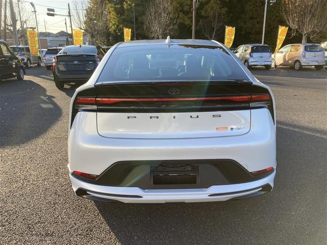 プリウス Ｕ　衝突回避システム　ＬＥＤ　Ｂモニター　ドライブレコーダー　クルーズコントロール　スマートキー　ＥＴＣ車載器　キーレス　アルミ　盗難防止システム　横滑り防止装置付き　記録簿　テレビ　地上デジタル　ＡＡＣ（4枚目）