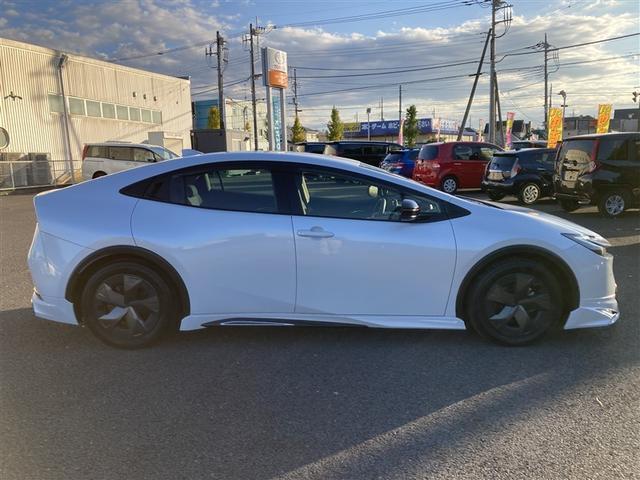 プリウス Ｕ　衝突回避システム　ＬＥＤ　Ｂモニター　ドライブレコーダー　クルーズコントロール　スマートキー　ＥＴＣ車載器　キーレス　アルミ　盗難防止システム　横滑り防止装置付き　記録簿　テレビ　地上デジタル　ＡＡＣ（6枚目）