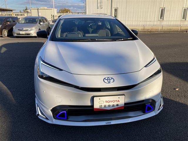 プリウス Ｕ　衝突回避システム　ＬＥＤ　Ｂモニター　ドライブレコーダー　クルーズコントロール　スマートキー　ＥＴＣ車載器　キーレス　アルミ　盗難防止システム　横滑り防止装置付き　記録簿　テレビ　地上デジタル　ＡＡＣ（8枚目）