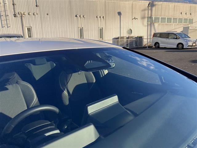 プリウス Ｕ　衝突回避システム　ＬＥＤ　Ｂモニター　ドライブレコーダー　クルーズコントロール　スマートキー　ＥＴＣ車載器　キーレス　アルミ　盗難防止システム　横滑り防止装置付き　記録簿　テレビ　地上デジタル　ＡＡＣ（9枚目）