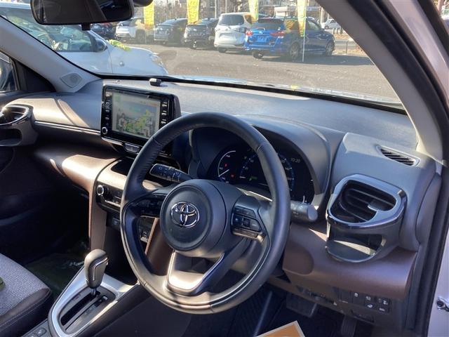 ヤリスクロス ハイブリッドＺ　ドライブレコーダ　インテリジェントキー　アルミホイル　ＬＥＤライト　１オ－ナ－　リアカメラ　整備記録簿　ＴＶ　パワステ　オートエアコン　キーフリー　イモビライザ　ＥＴＣ付き　サイドエアバック　ＡＢＳ（9枚目）