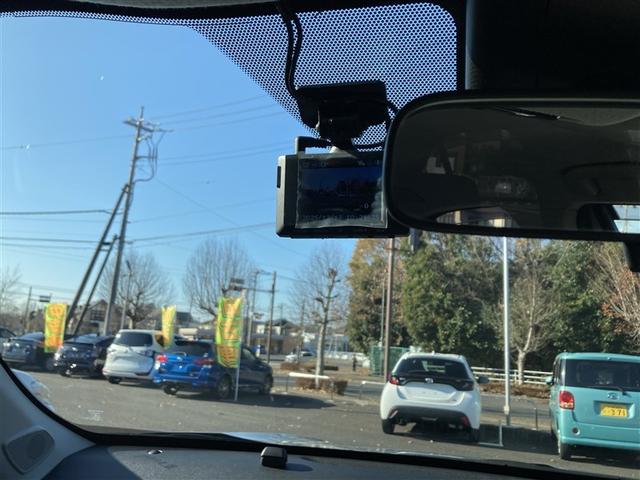 ヤリスクロス ハイブリッドＺ　ドライブレコーダ　インテリジェントキー　アルミホイル　ＬＥＤライト　１オ－ナ－　リアカメラ　整備記録簿　ＴＶ　パワステ　オートエアコン　キーフリー　イモビライザ　ＥＴＣ付き　サイドエアバック　ＡＢＳ（16枚目）