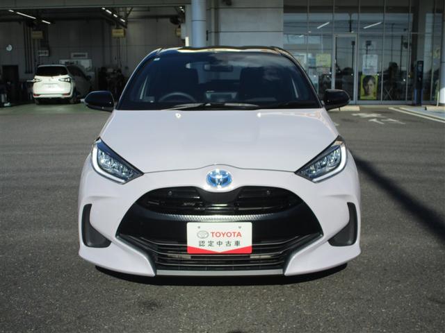 ヤリス ハイブリッドＺ　ＰＣＳ　整備記録簿　Ｂカメラ　ナビ付　ＬＥＤランプ　スマキー　ＥＴＣ付き　ＶＳＣ　パワステ　１オナ車　クルコン　キーフリー　ＡＢＳ　イモビ　エアコン　メモリナビ　エアバッグ　デュアルエアバック（2枚目）