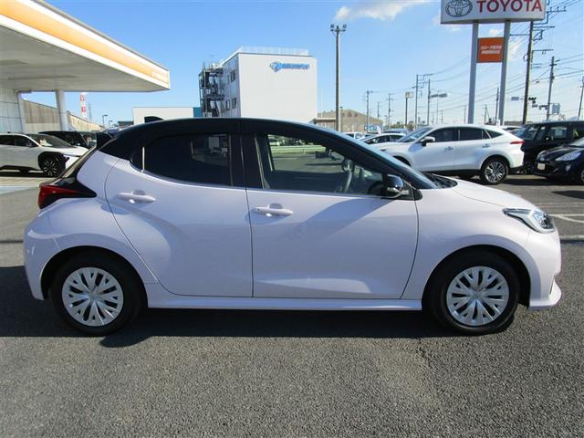 ヤリス ハイブリッドＺ　ＰＣＳ　整備記録簿　Ｂカメラ　ナビ付　ＬＥＤランプ　スマキー　ＥＴＣ付き　ＶＳＣ　パワステ　１オナ車　クルコン　キーフリー　ＡＢＳ　イモビ　エアコン　メモリナビ　エアバッグ　デュアルエアバック（3枚目）