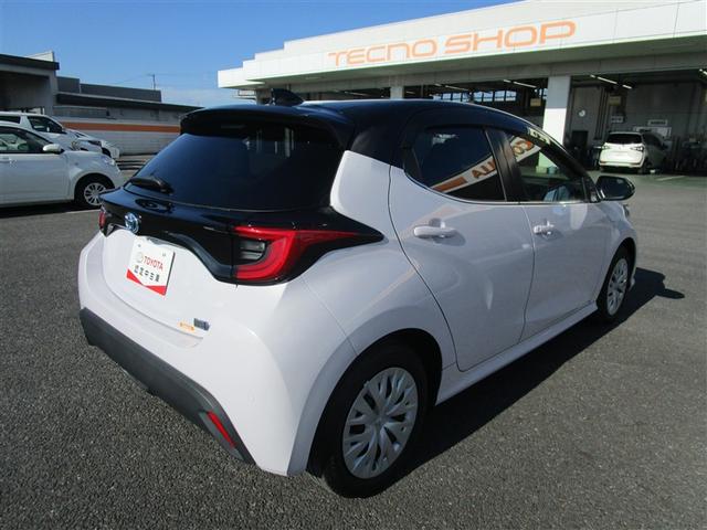 ヤリス ハイブリッドＺ　ＰＣＳ　整備記録簿　Ｂカメラ　ナビ付　ＬＥＤランプ　スマキー　ＥＴＣ付き　ＶＳＣ　パワステ　１オナ車　クルコン　キーフリー　ＡＢＳ　イモビ　エアコン　メモリナビ　エアバッグ　デュアルエアバック（6枚目）