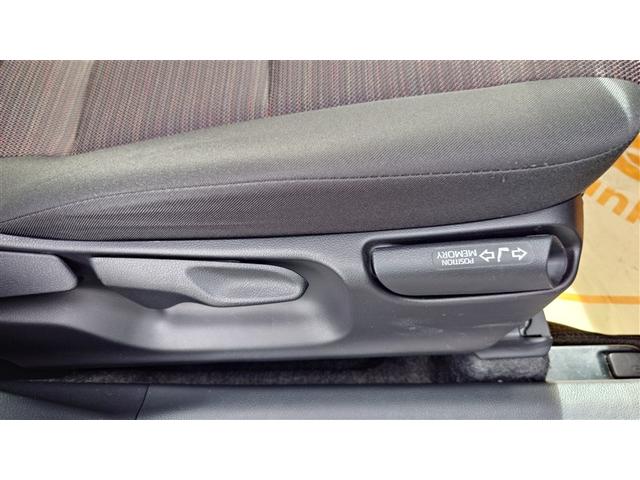 ヤリス ハイブリッドＧ　ＬＥＤライト　アルミホイール　フルセグＴＶ　スマートキ　ドライブレコーダー　ＥＴＣ車載器　横滑り防止装置　クルコン　セキュリティアラーム　パワステ　メモリーナビゲーション　キーフリー　オートエアコン（24枚目）